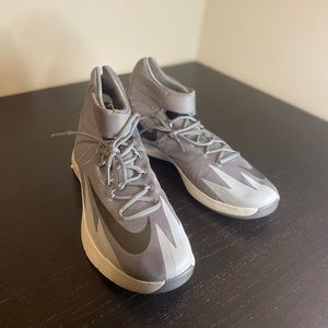 Nike Zoom “Hyperrev” SZ 14 US Basketball Shoe